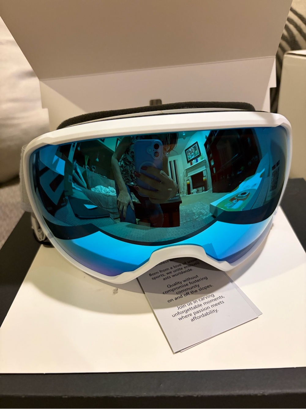 White Ski/Snowboard Goggles with Blue Mirrored Lens